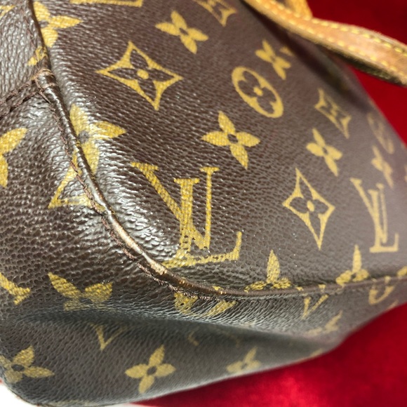 Authentic Louis Vuitton crossbody bag - Picture 14 of 15